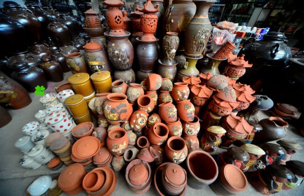 Bat Trang Ceramic Market